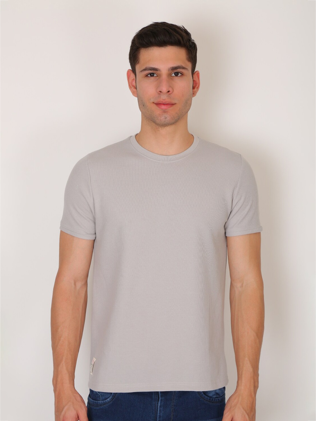 

VINSON Men Grey Solid Slim Fit T-shirt