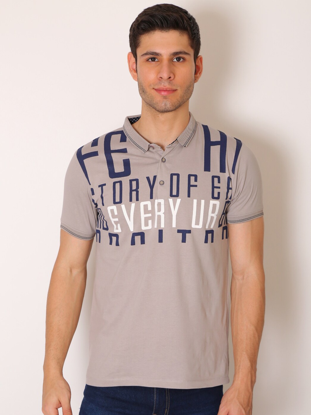 

VINSON Men Grey Typography Polo Collar Slim Fit T-shirt