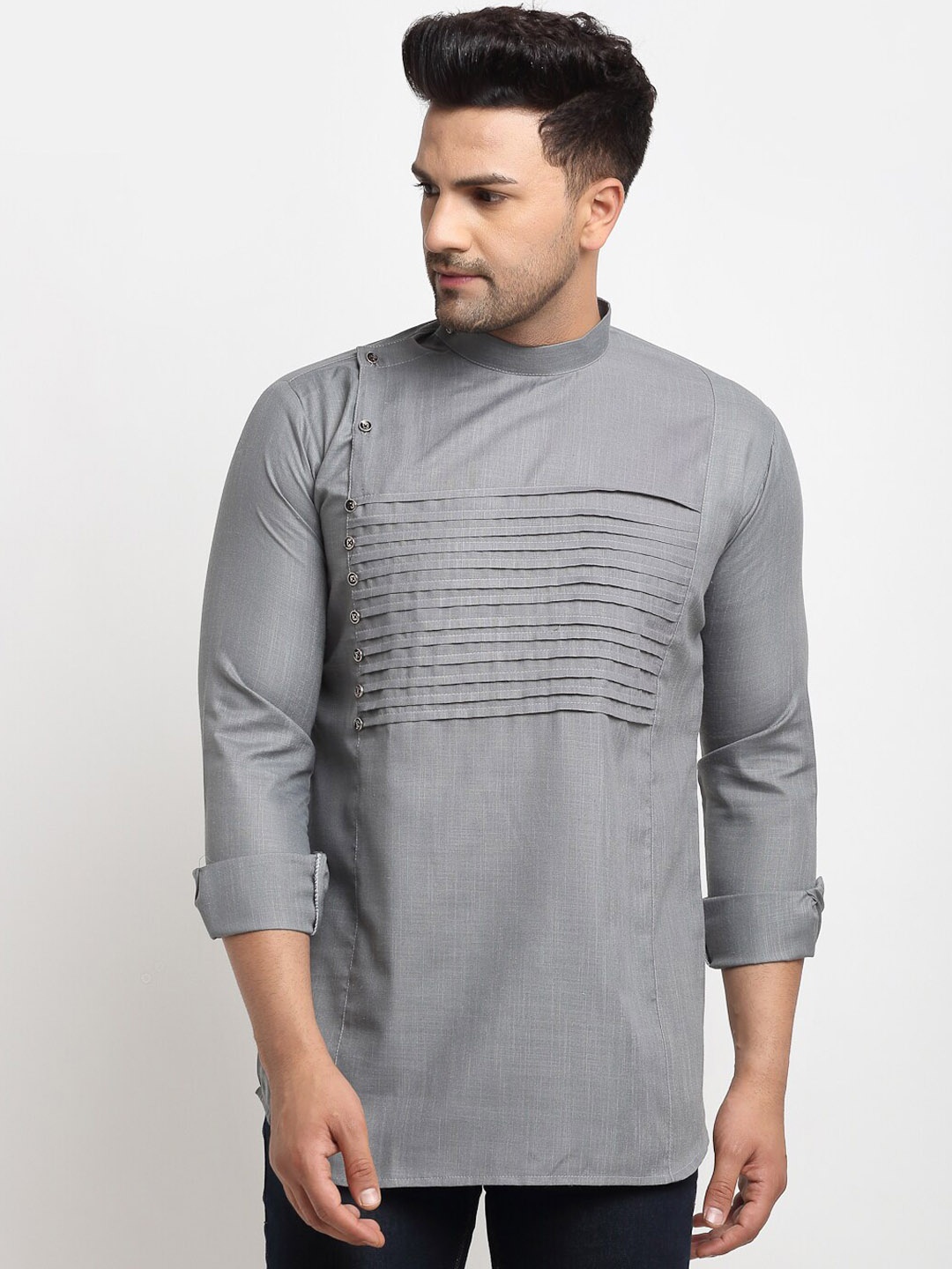 

Kaifoo Men Silver-Toned Thread Work Kurta