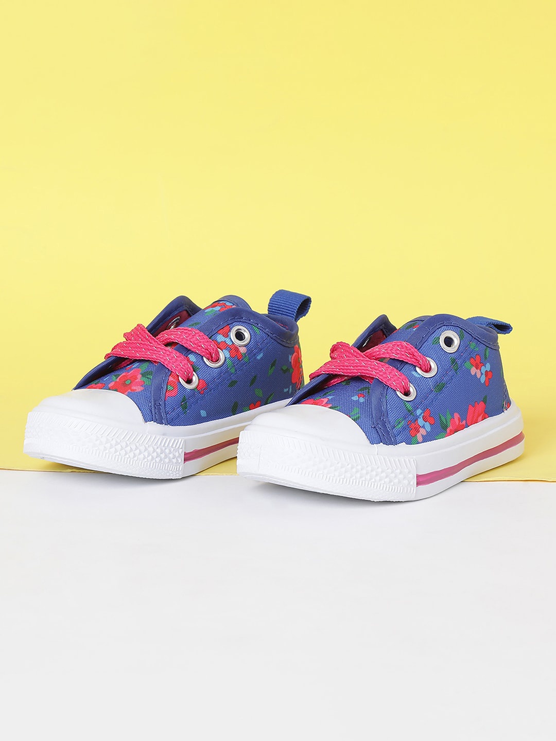 

max Girls Blue Printed Sneakers