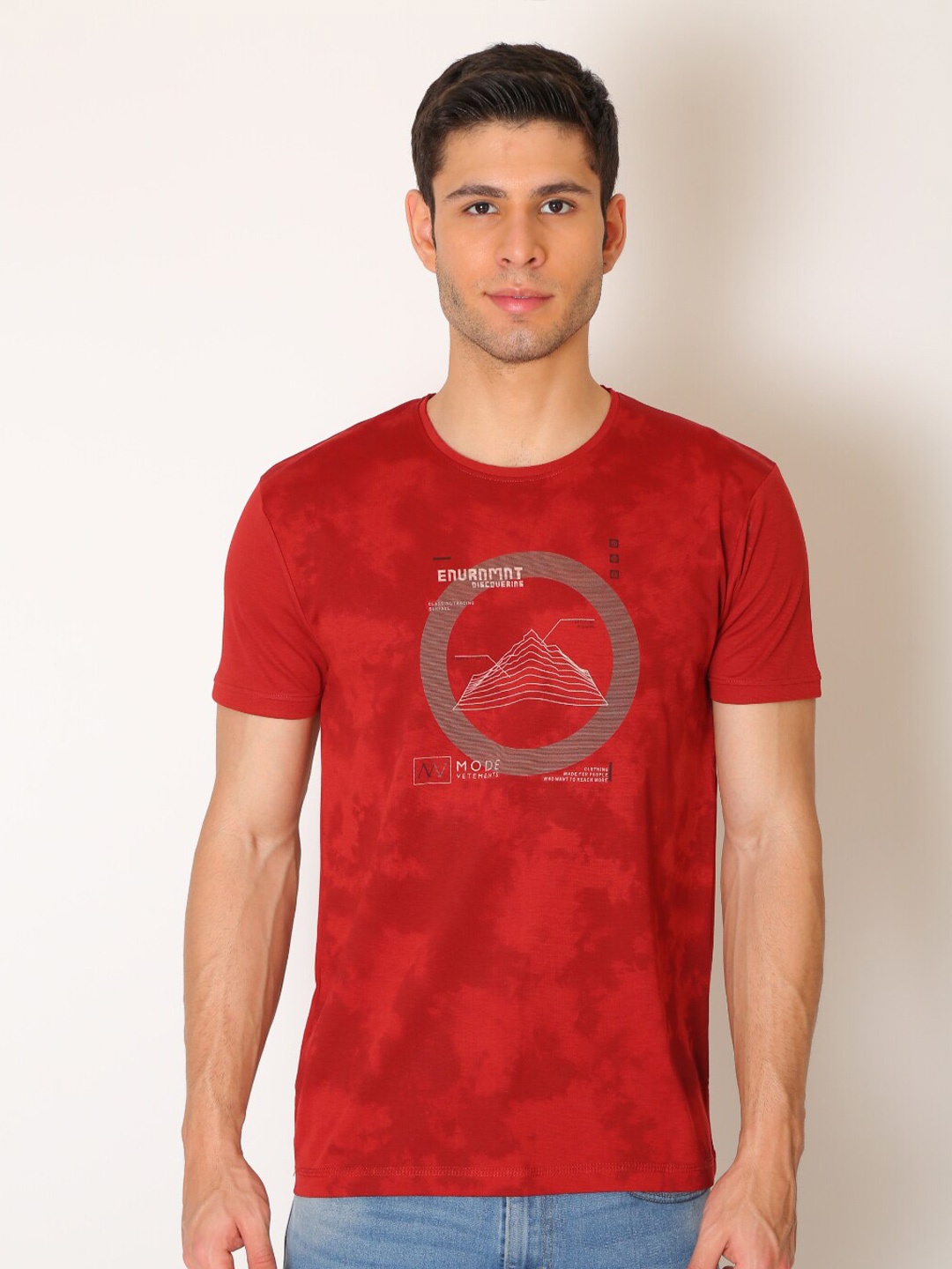 

Mode Vetements Men Red Printed Slim Fit T-shirt