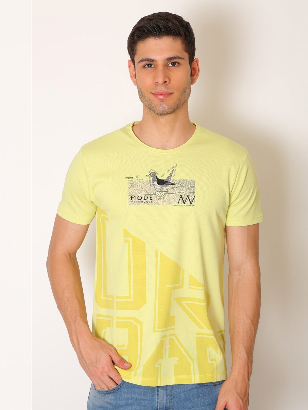

Mode Vetements Men Yellow Printed Slim Fit T-shirt