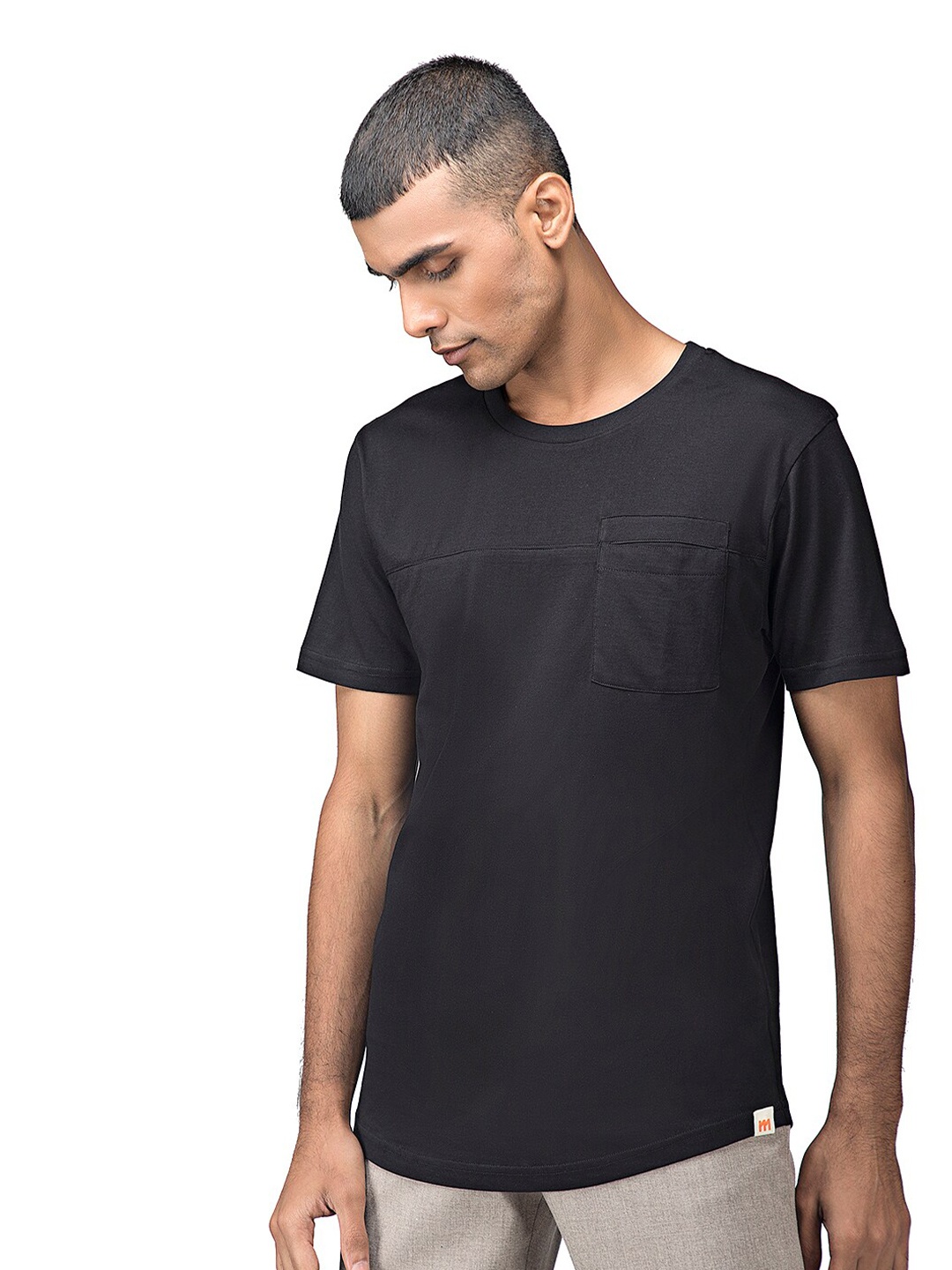 

MensXP Basics Men Black Solid Slim Fit T-shirt