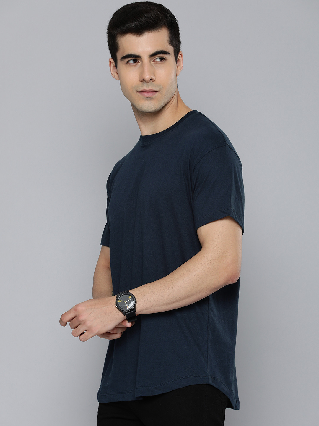 

Harvard Men Navy Blue Solid Slim Fit T-shirt