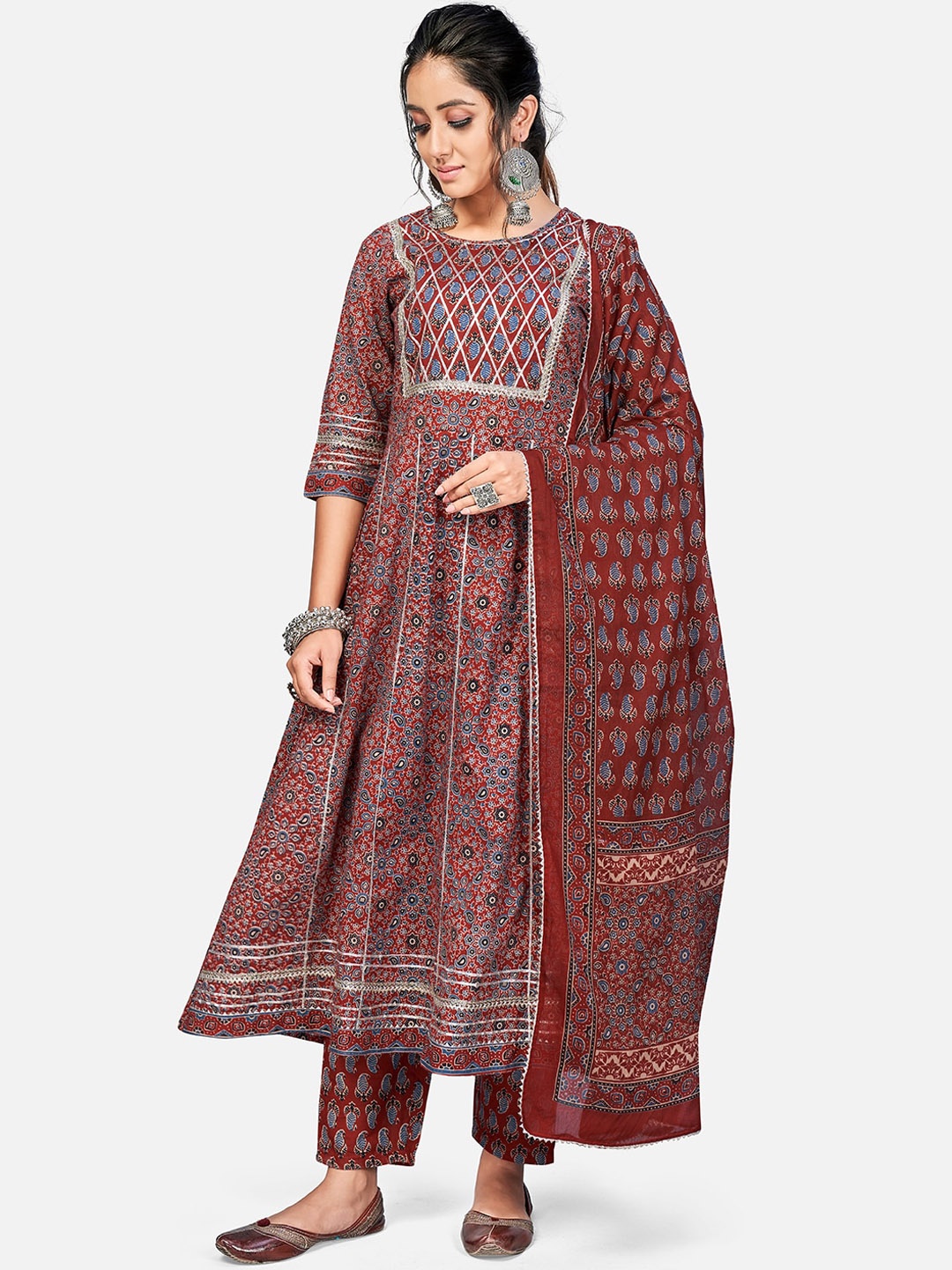

Vbuyz Women Maroon Yoke Design Gotta Patti Cotton Kurta with Trousers & Dupatta