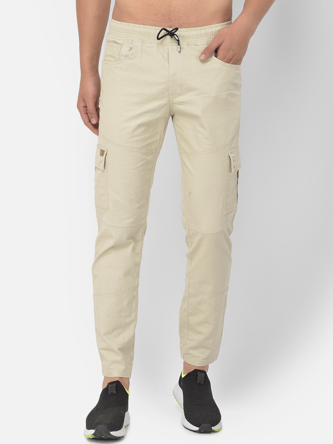

COBB Men Cream-Coloured Comfort Slim Fit Cargos Trousers
