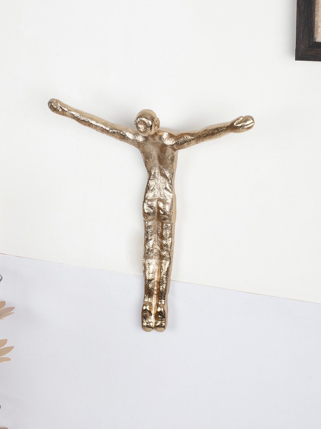

HomeTown Gold-Toned Solid Walton Human Figurine Showpiece