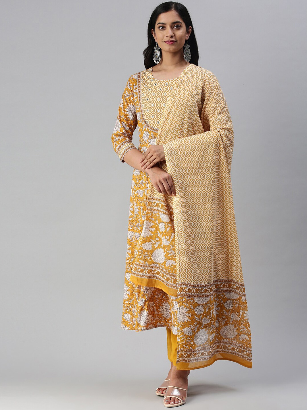 

Soch Women Mustard Yellow Ethnic Motifs Printed Empire Pure Cotton Kurta Set