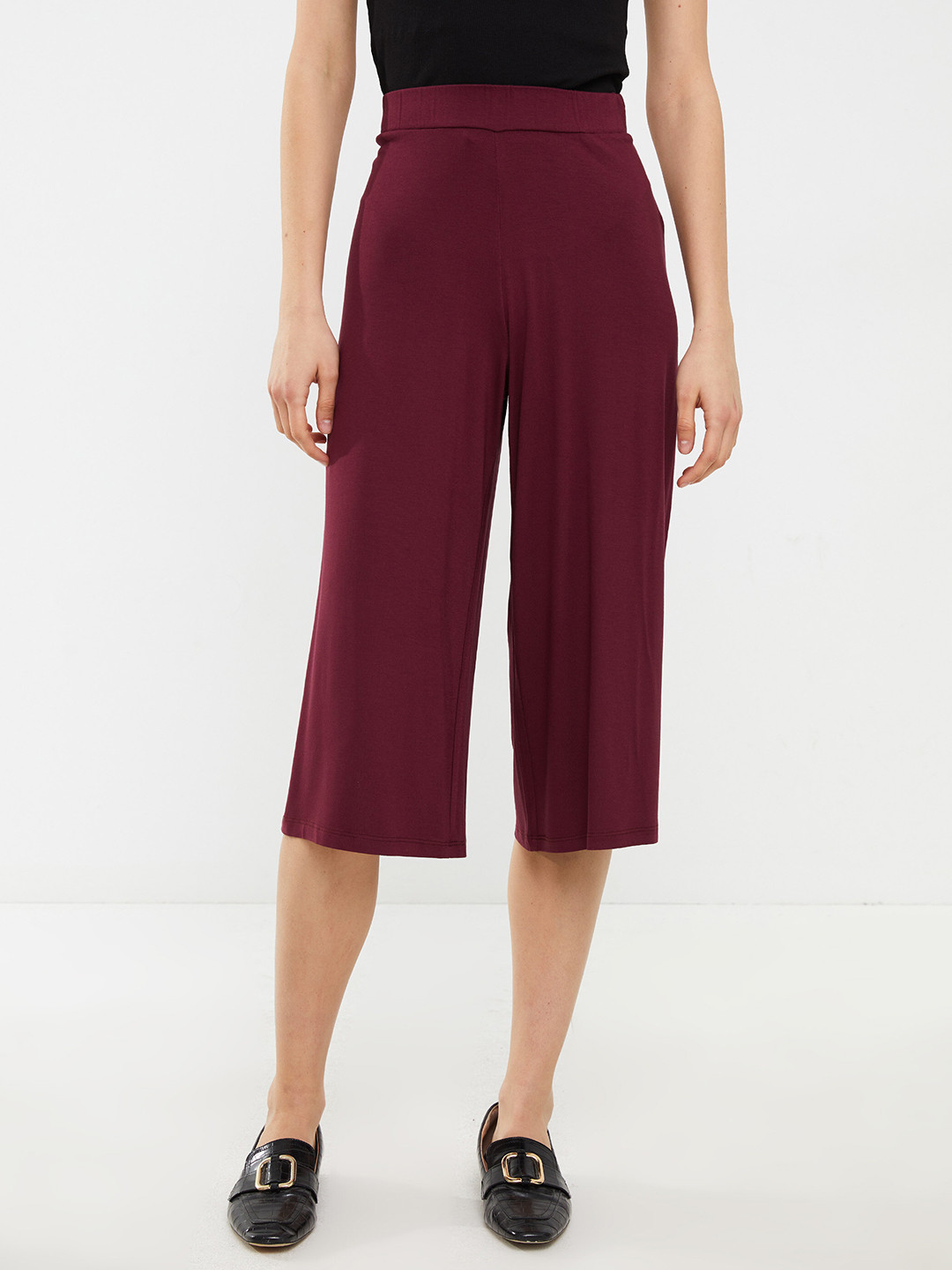 

LC Waikiki Women Burgundy Capris