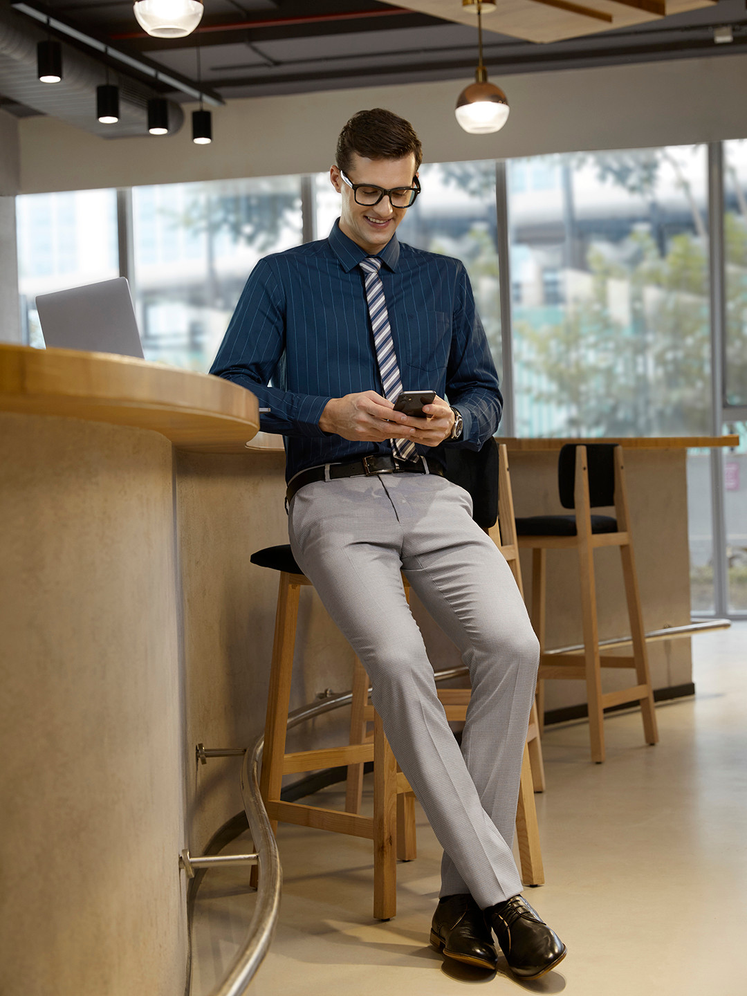 

Arrow Men Grey Checked Original Tailored Fit Formal Trousers