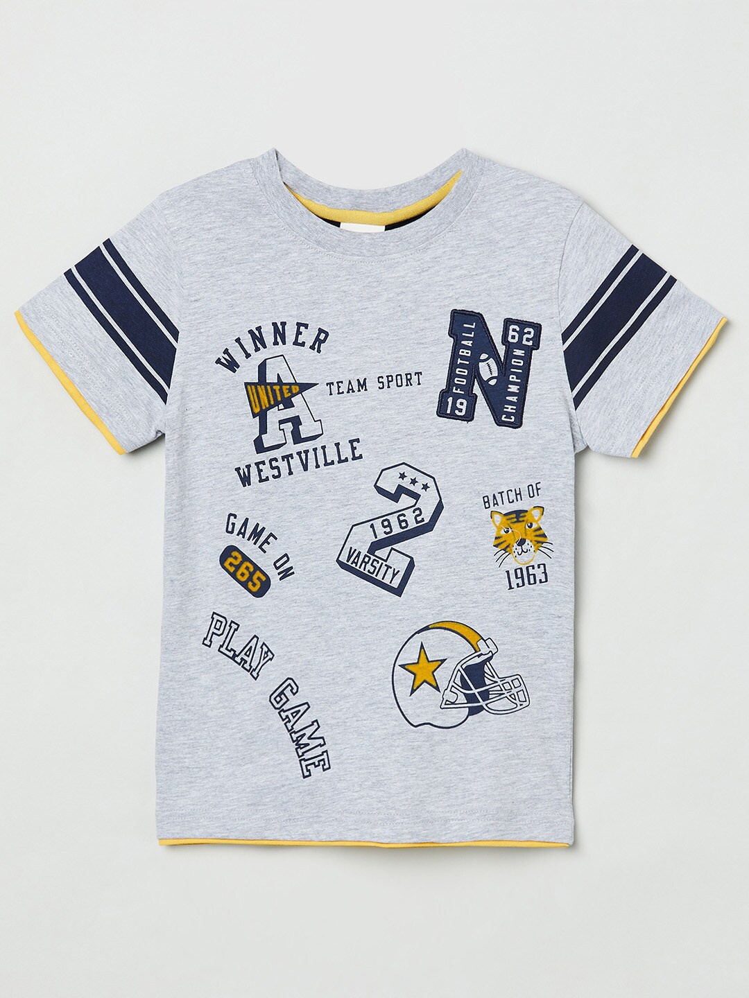 

max Boys Grey Printed RegularFit T-shirt