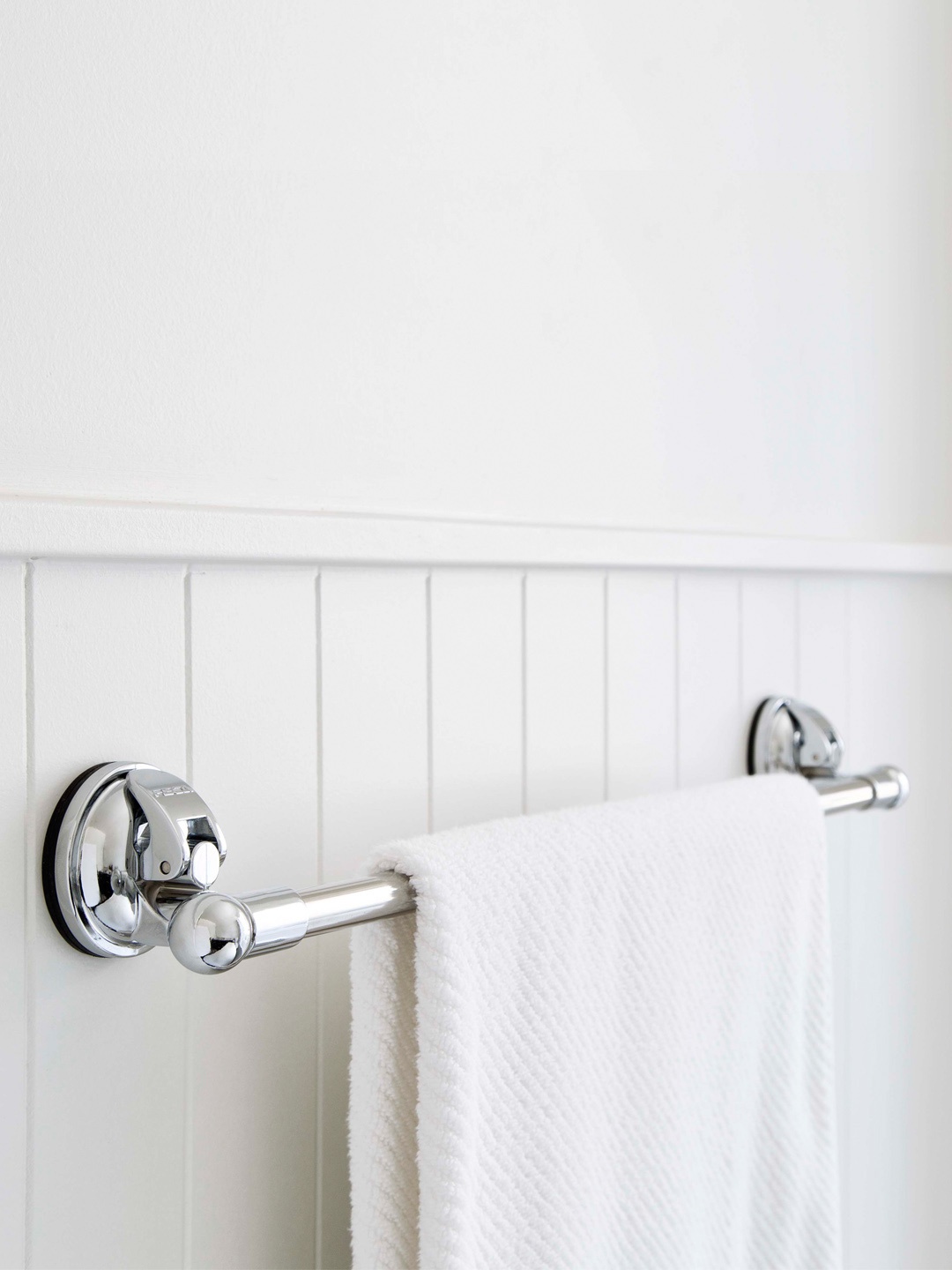 

FECA Silver-Toned Stainless Steel Towel Rod