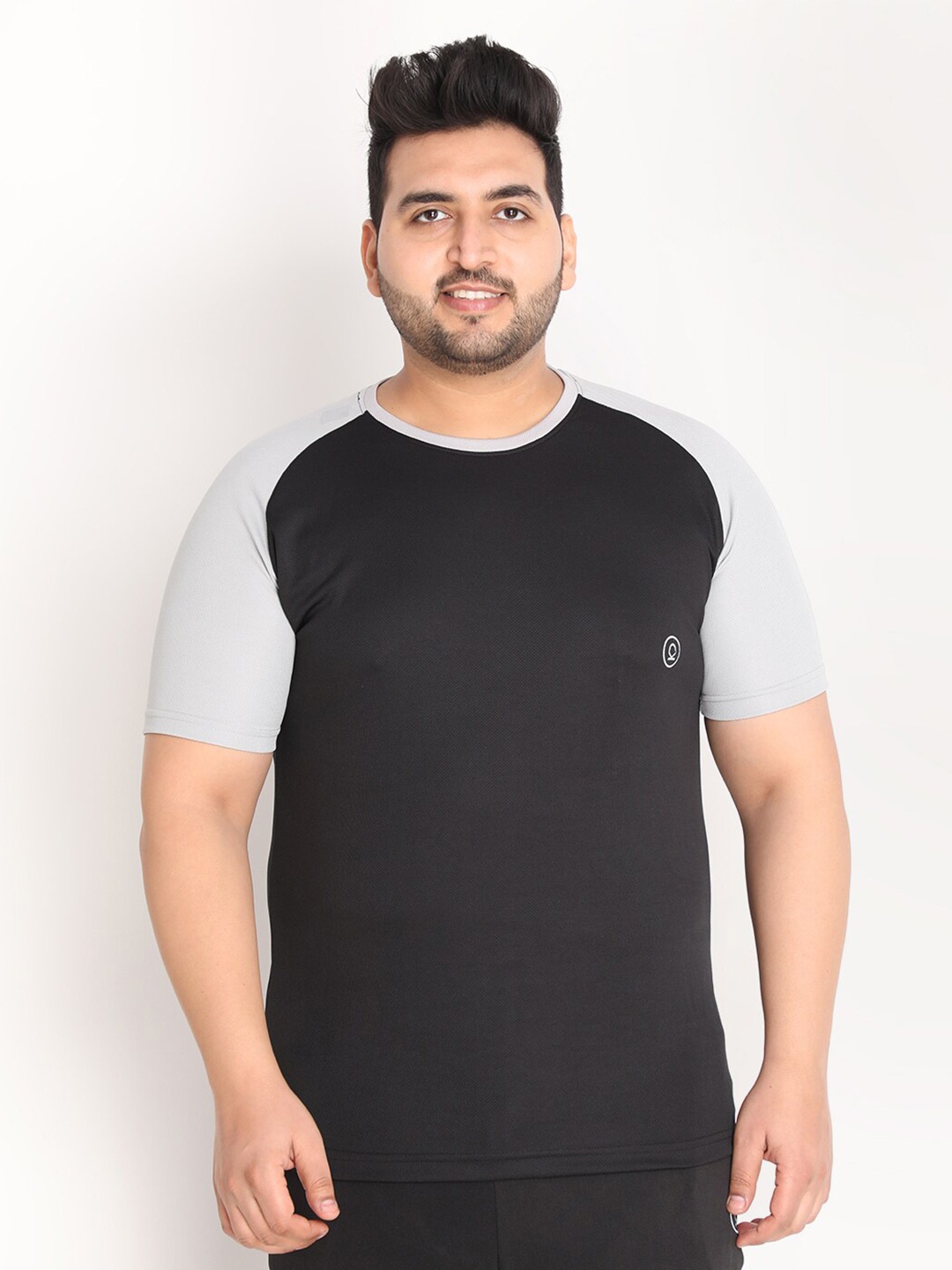 

CHKOKKO Plus Men Black Colourblocked T-shirt