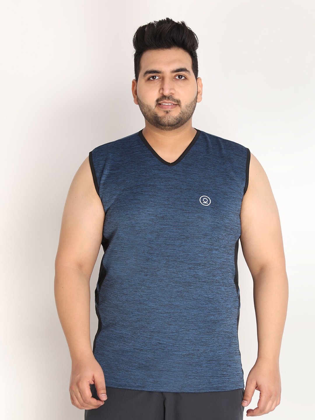 

CHKOKKO Plus Men Blue V-Neck Applique T-shirt