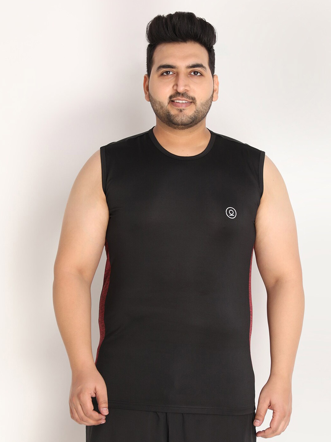 

CHKOKKO Plus Plus Men Regular Fit Black Applique T-shirt