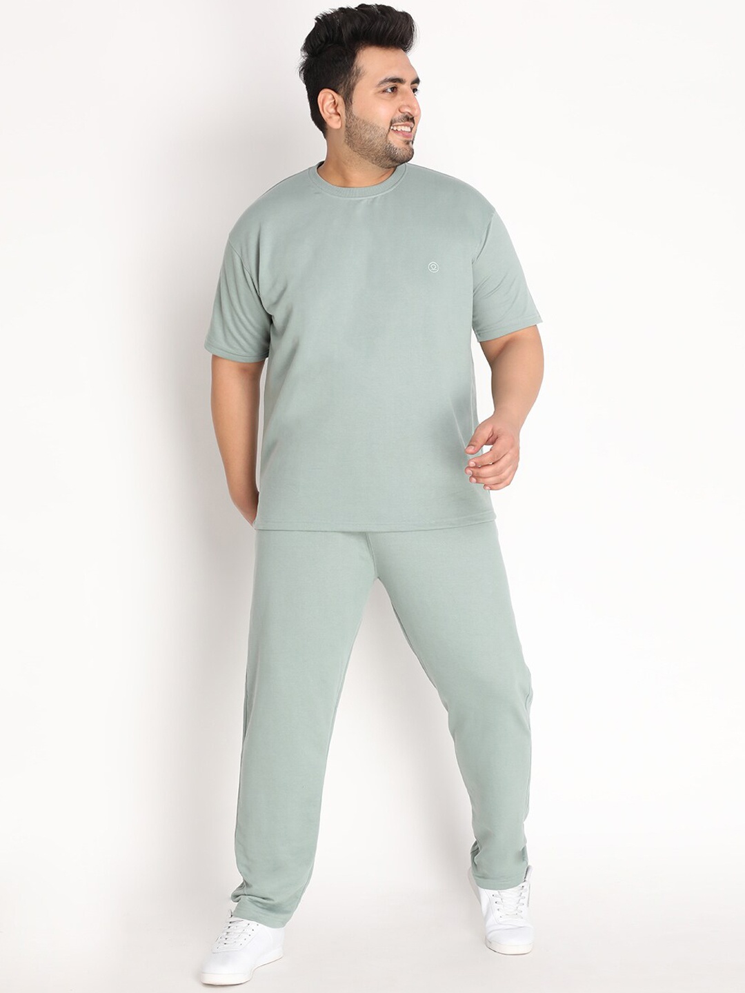 

CHKOKKO Plus Men Green Solid Co-Ords