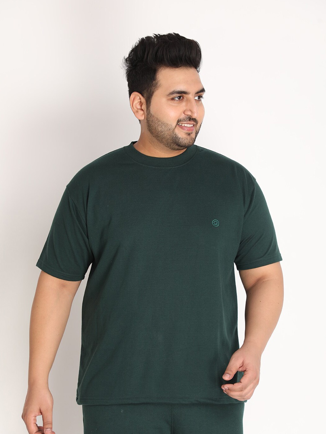 

CHKOKKO Plus Men Green Solid Round Neck Loose Fit T-shirt