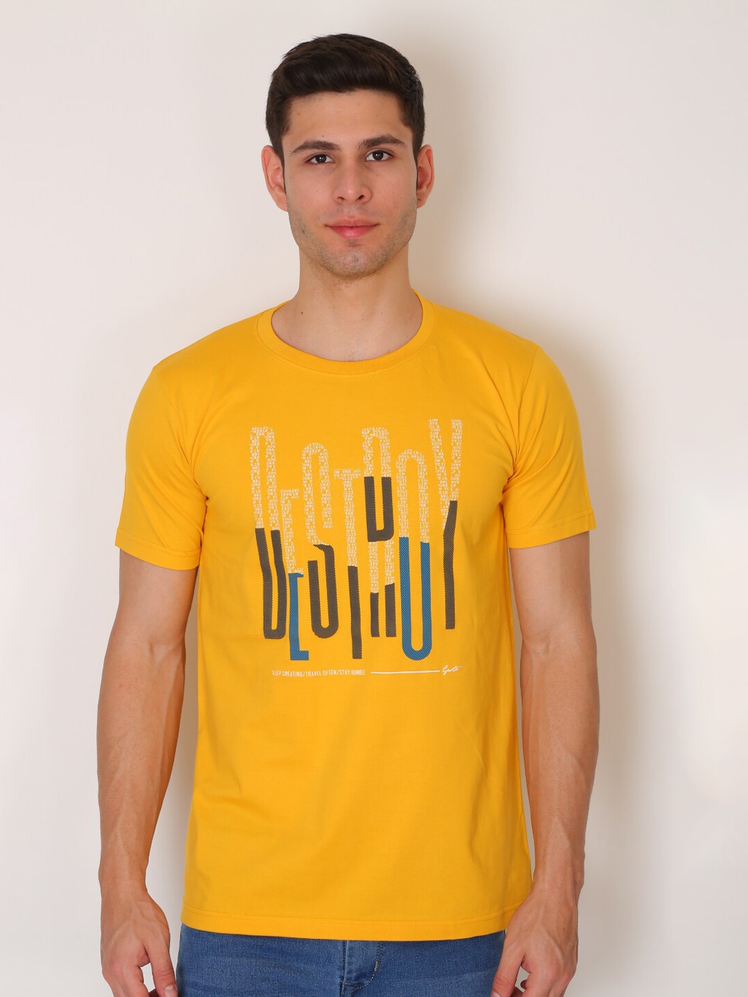 

Zeki Men Yellow Typography Print Slim Fit T-shirt