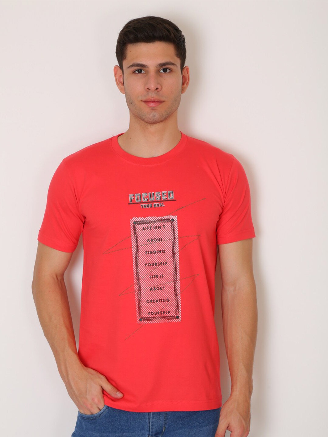 

Zeki Men Fuchsia Typography Printed Slim Fit T-shirt