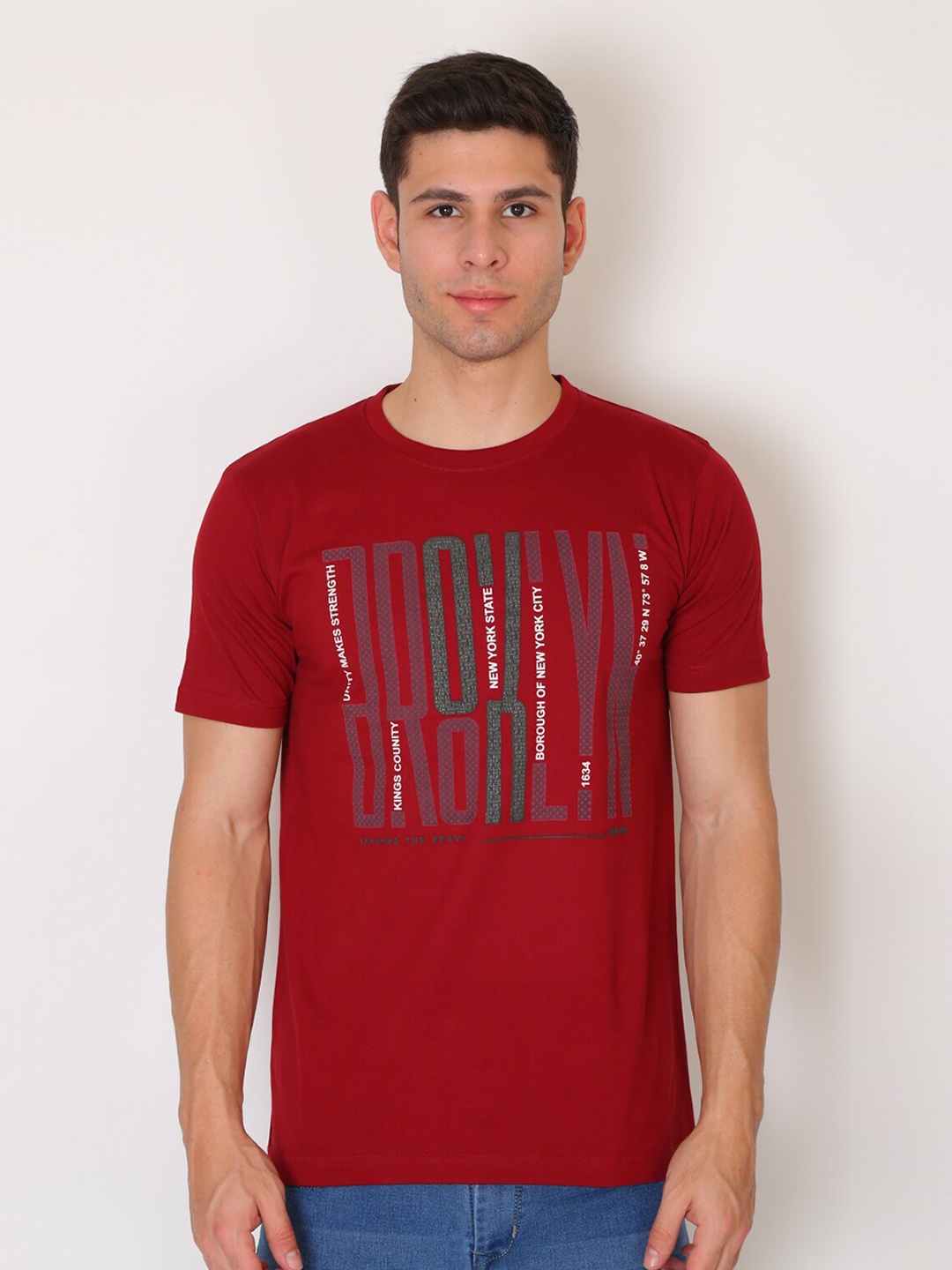 

Zeki Men Maroon Typography Printed Slim Fit T-shirt