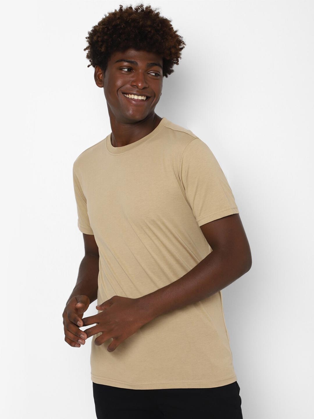 

FOREVER 21 Men Beige Round Neck T-shirt