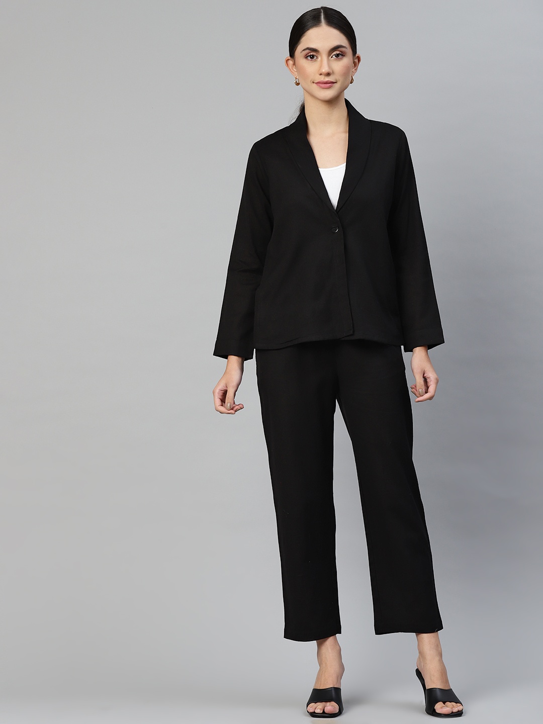 

DEEBACO Women Black Solid Blazer with Trousers