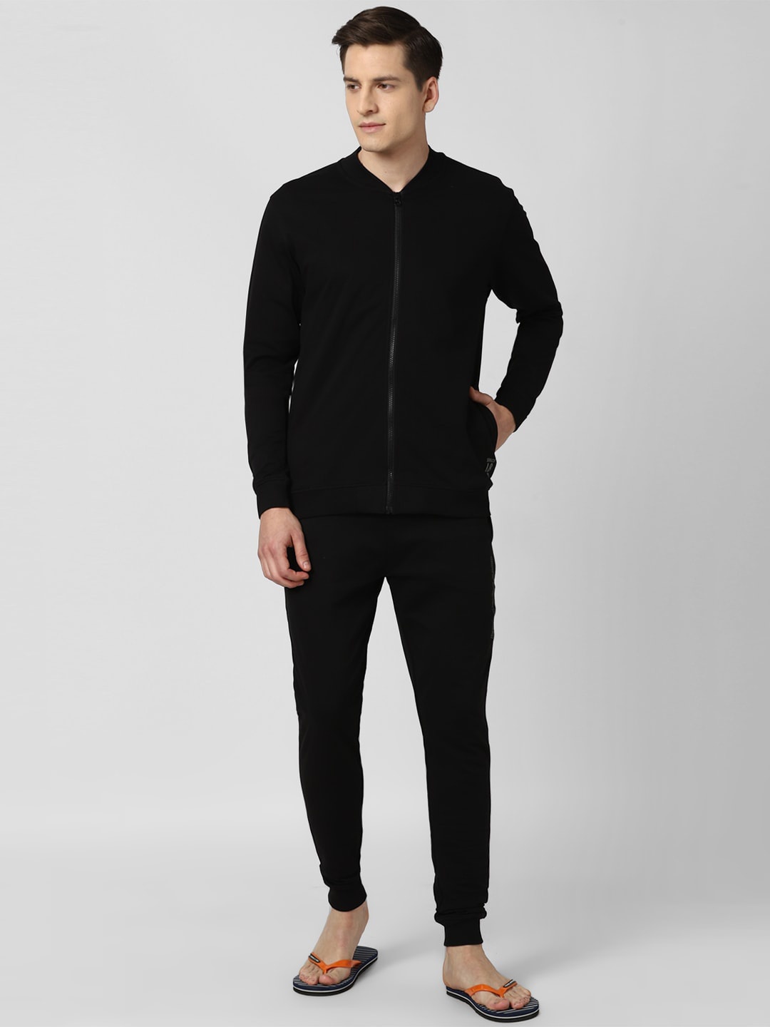 

Peter England Men Black Solid Night suit
