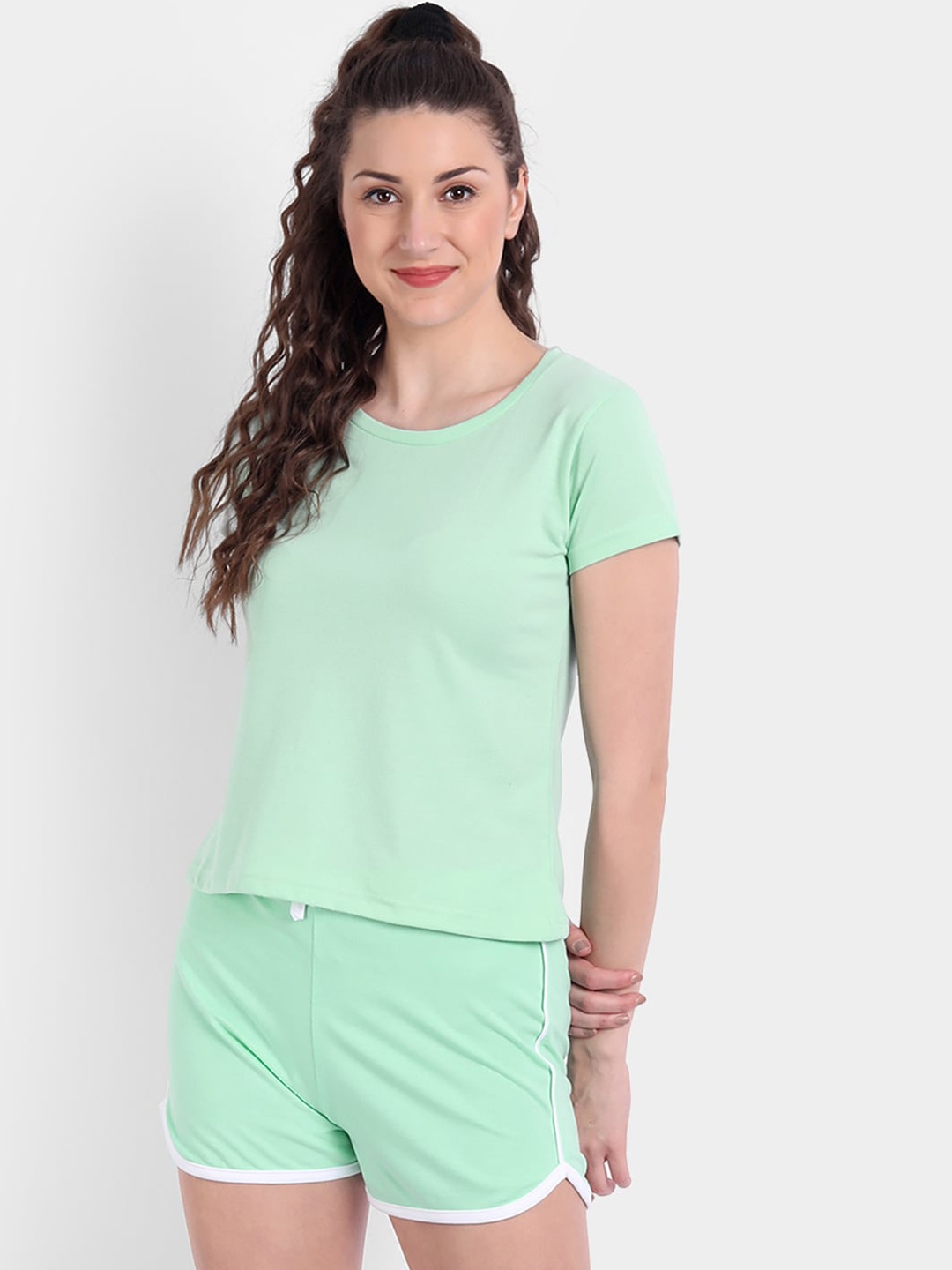 

COLOR CAPITAL Women Pastel Green Solid Pure Cotton Night suit