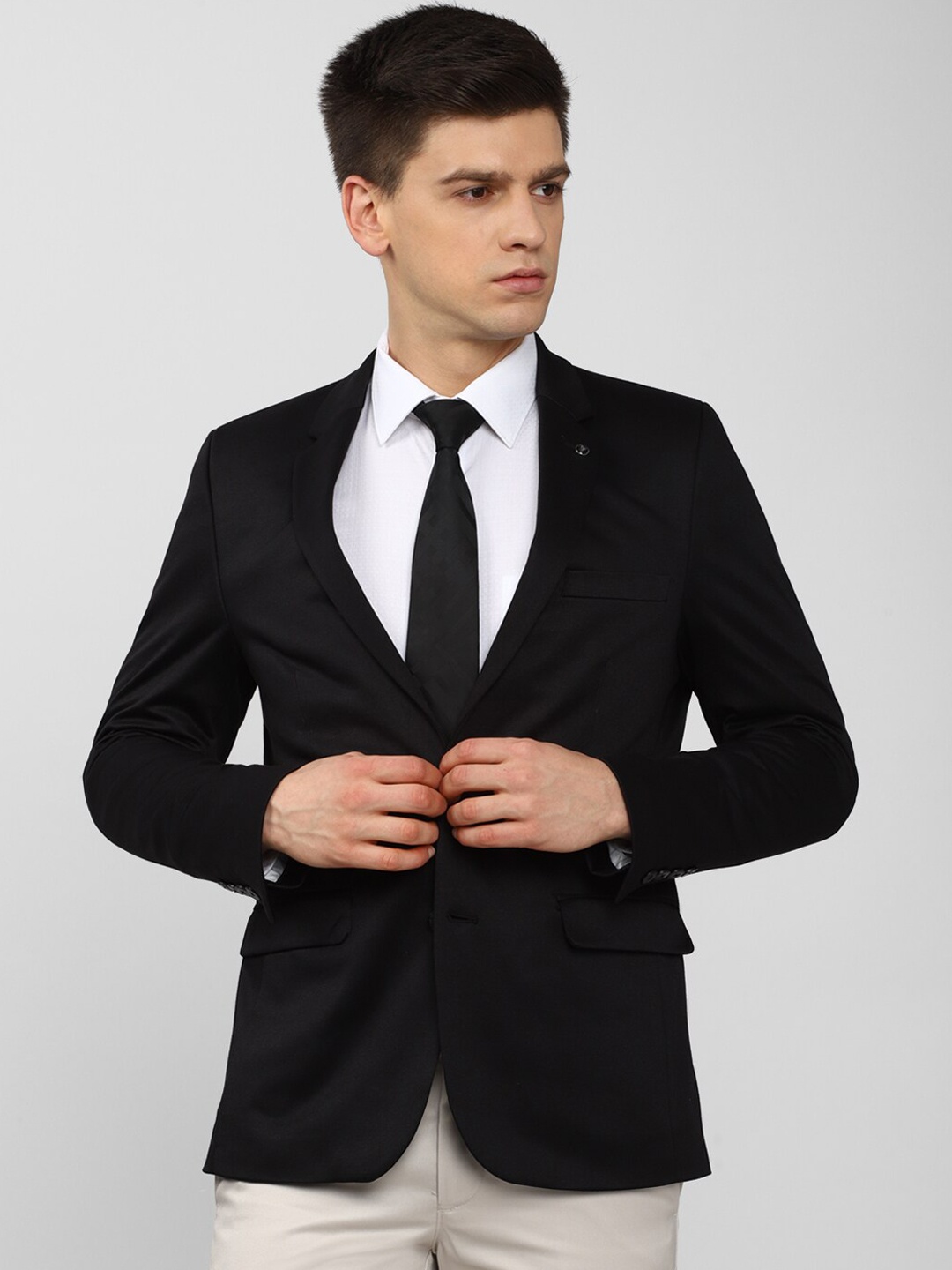 

Van Heusen Men Black Solid Slim-Fit Single-Breasted Blazers
