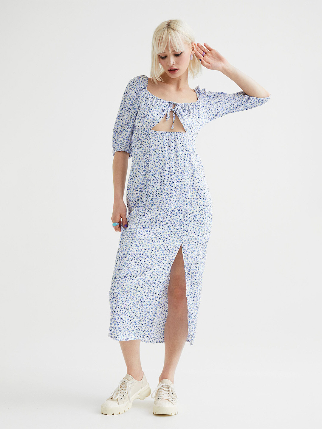 

H&M Women White & Blue Puff-Sleeved Satin Dress