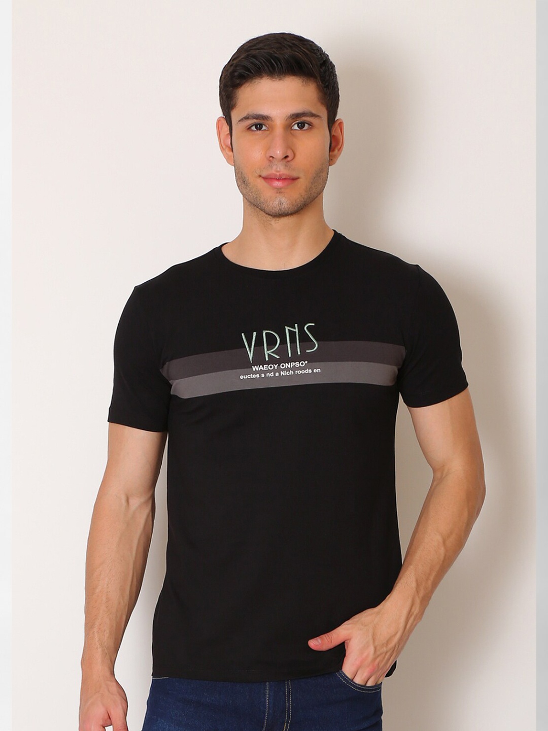 

VINSON Men Black Printed Round Neck Slim Fit T-shirt