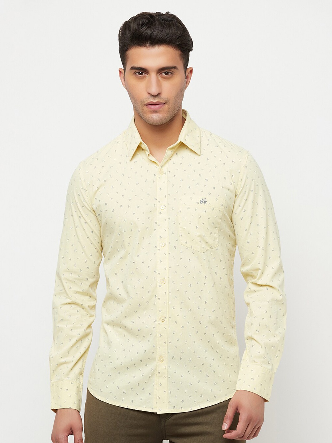 

Crimsoune Club Men Yellow Slim Fit Printed Casual Shirt