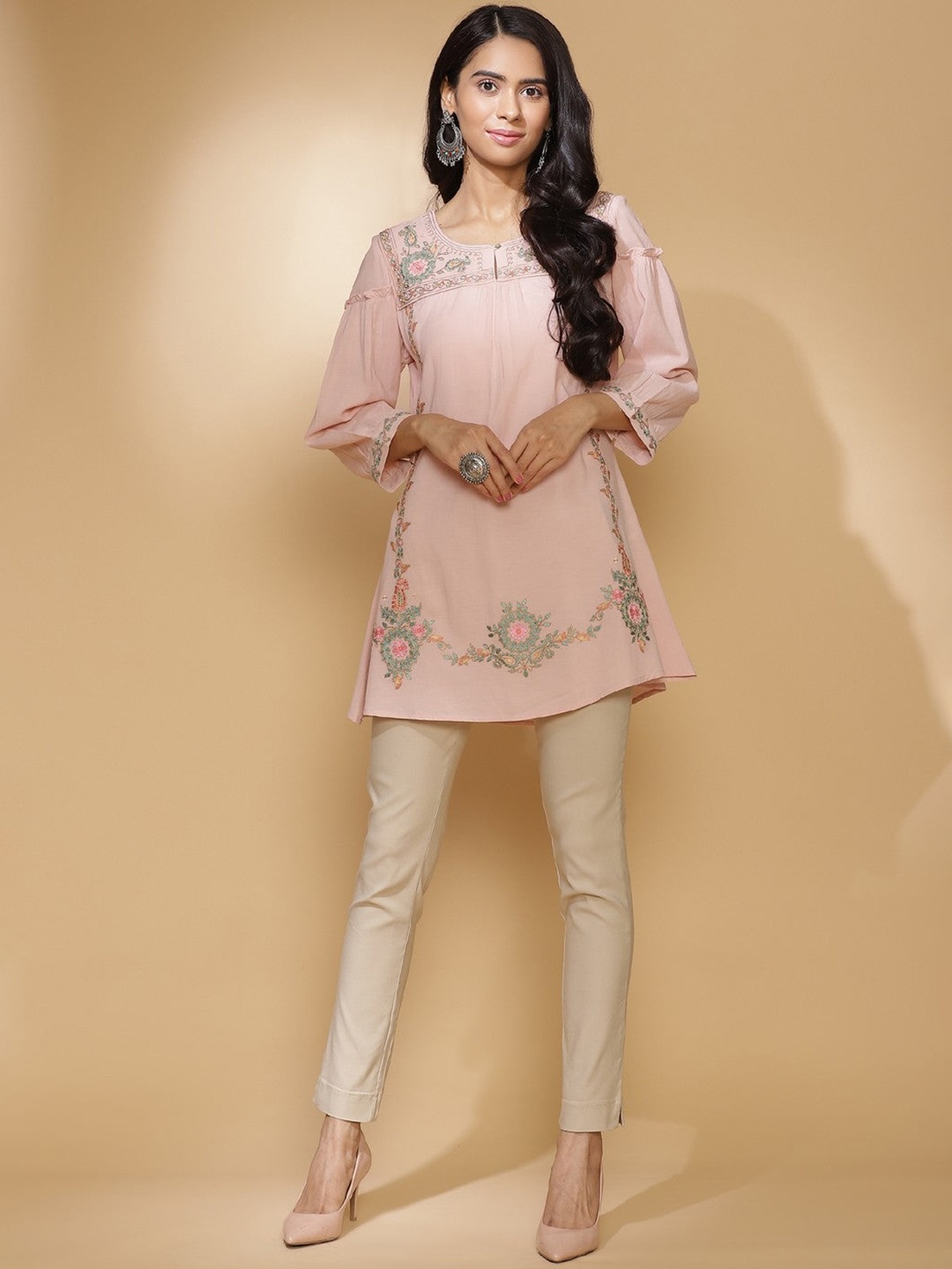 

Lakshita Women Peach-Coloured Floral Embroidered Thread Work Kurta