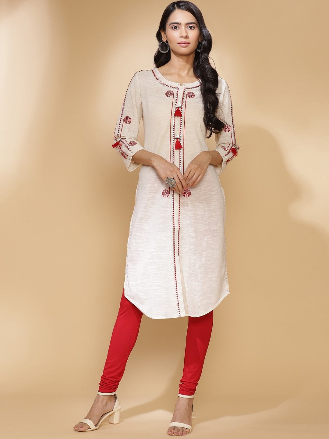 

Lakshita Women Red Embroidered Thread Work Kurta With Tassels