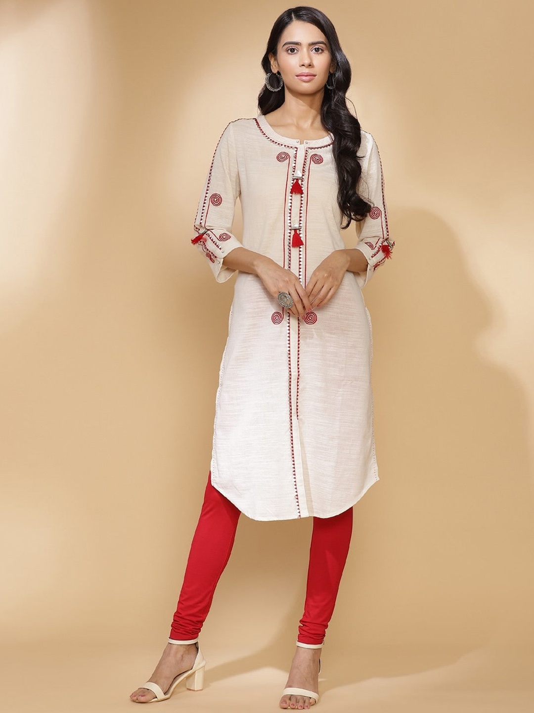 

Lakshita Women White & Red Embroidered Thread Work Kurta