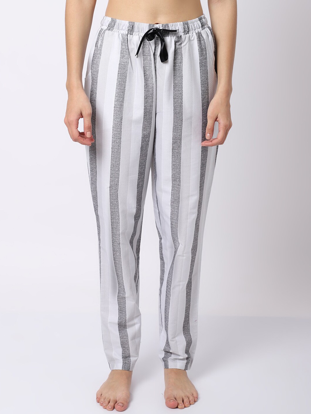 

Claura Women Black Printed Pure Cotton Lounge Pants