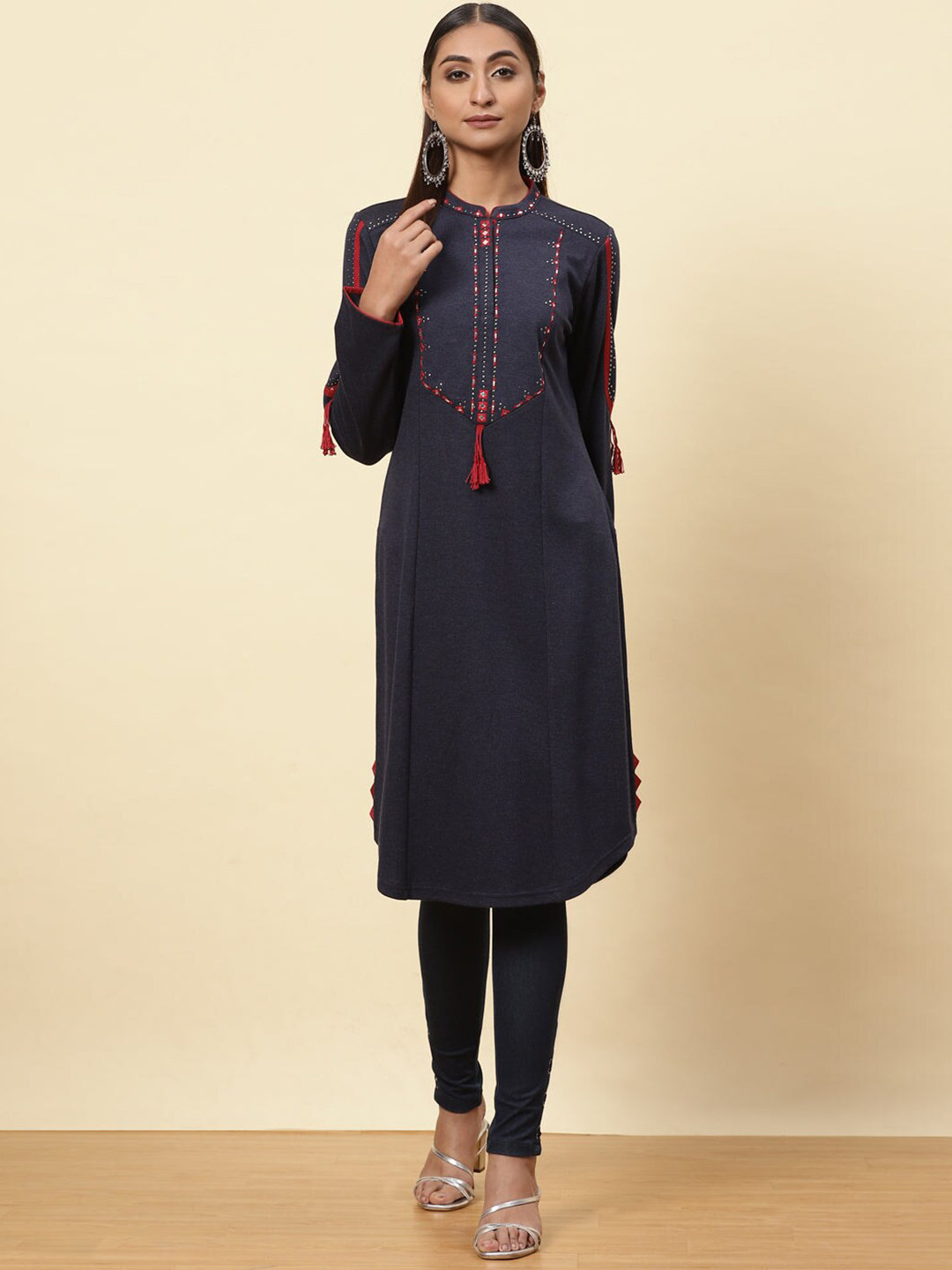 

Lakshita Women Blue & Red Geometric Printed Denim Pathani Kurta