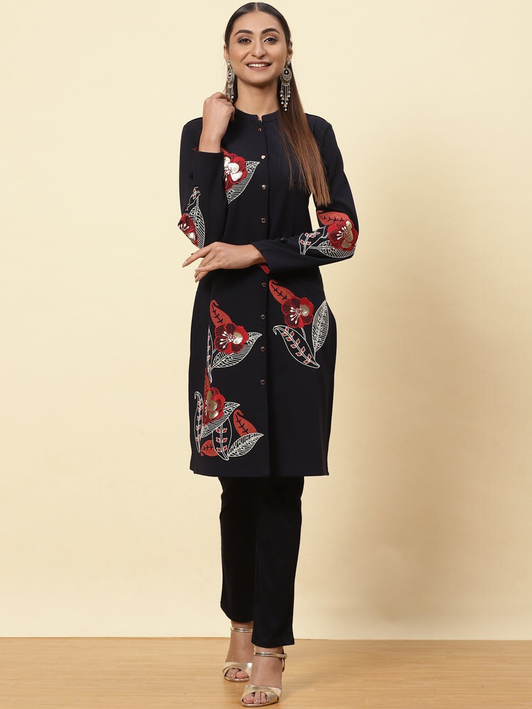 

Lakshita Women Blue Dyed Kurta