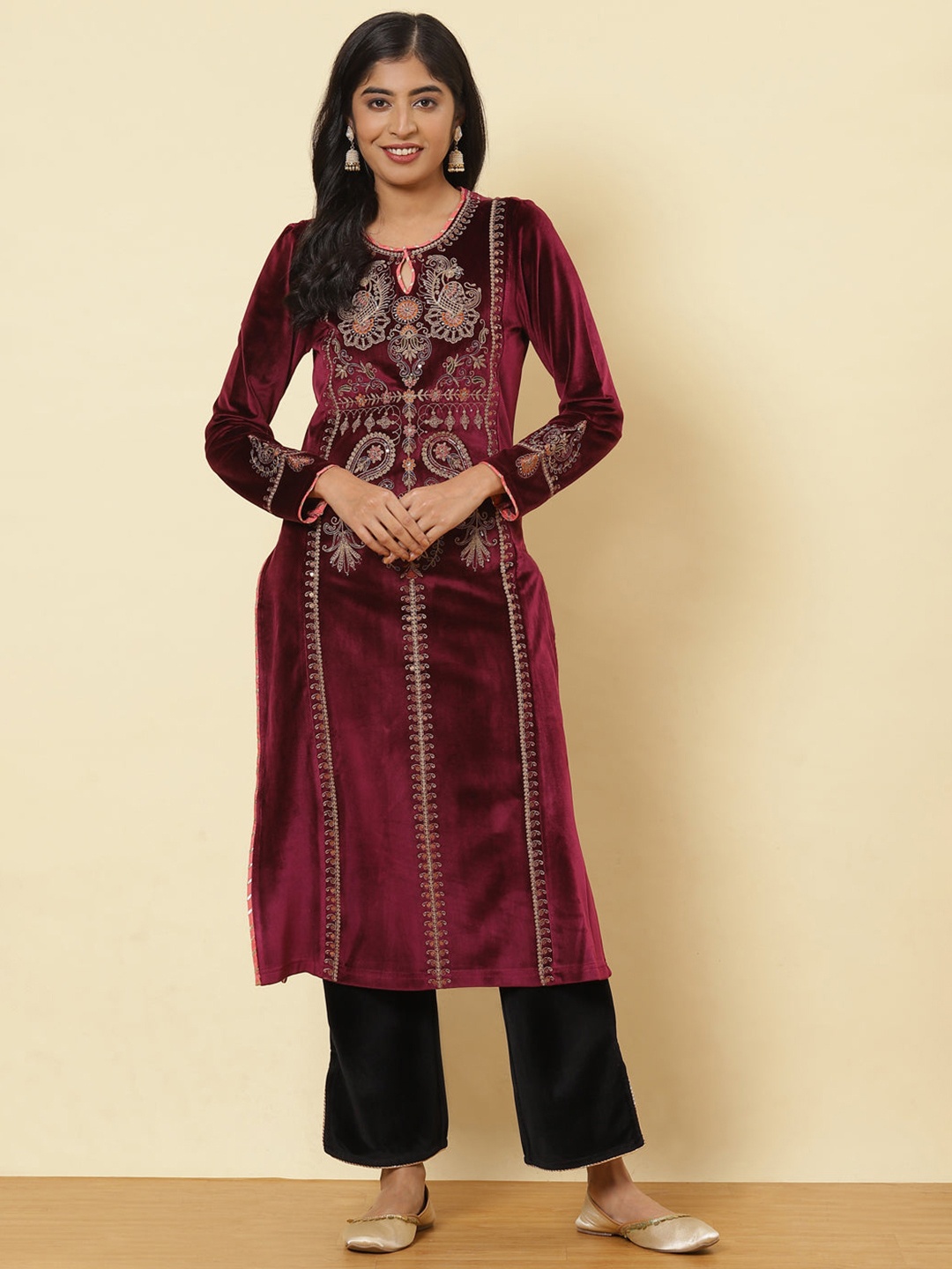

Lakshita Women Maroon Embellished Thread Work Velvet Kurta