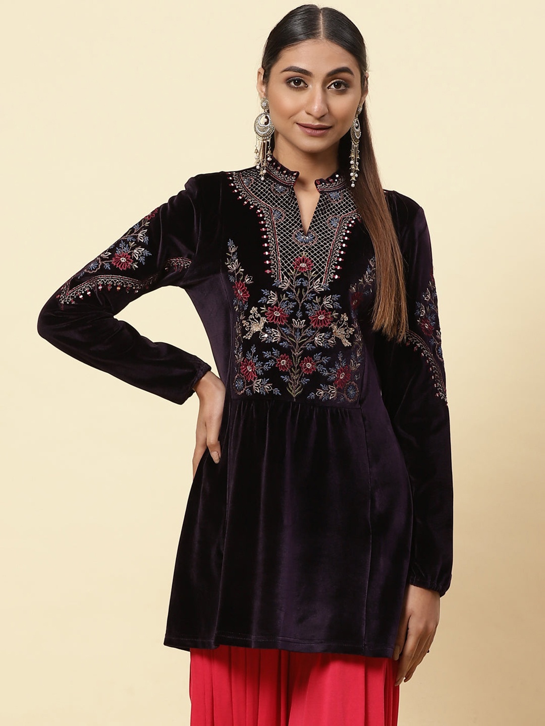 

Lakshita Women Floral Embroidered Velvet Kurta, Violet