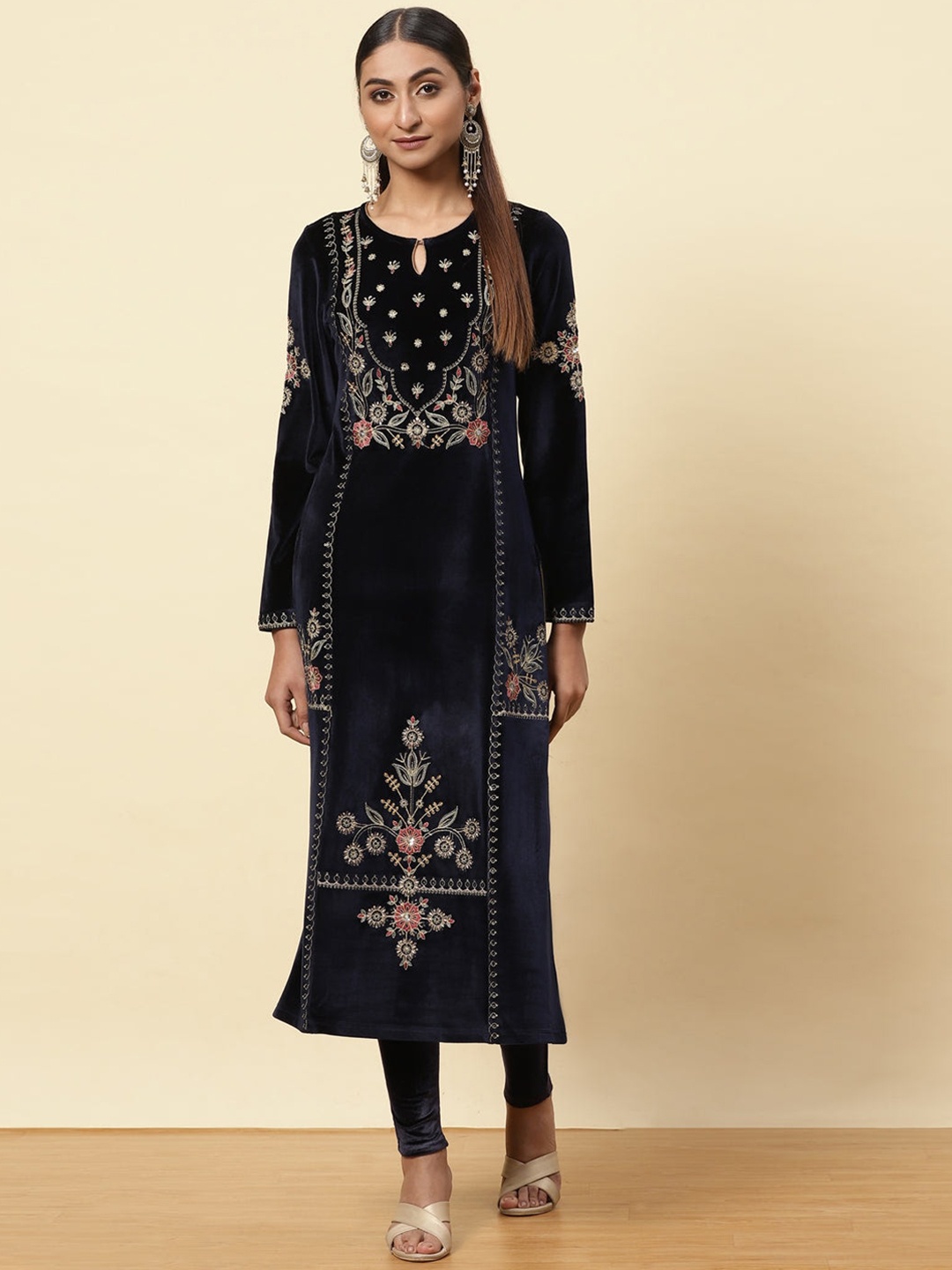 

Lakshita Women Blue Embroidered Keyhole Neck Thread Work Velvet Kurta
