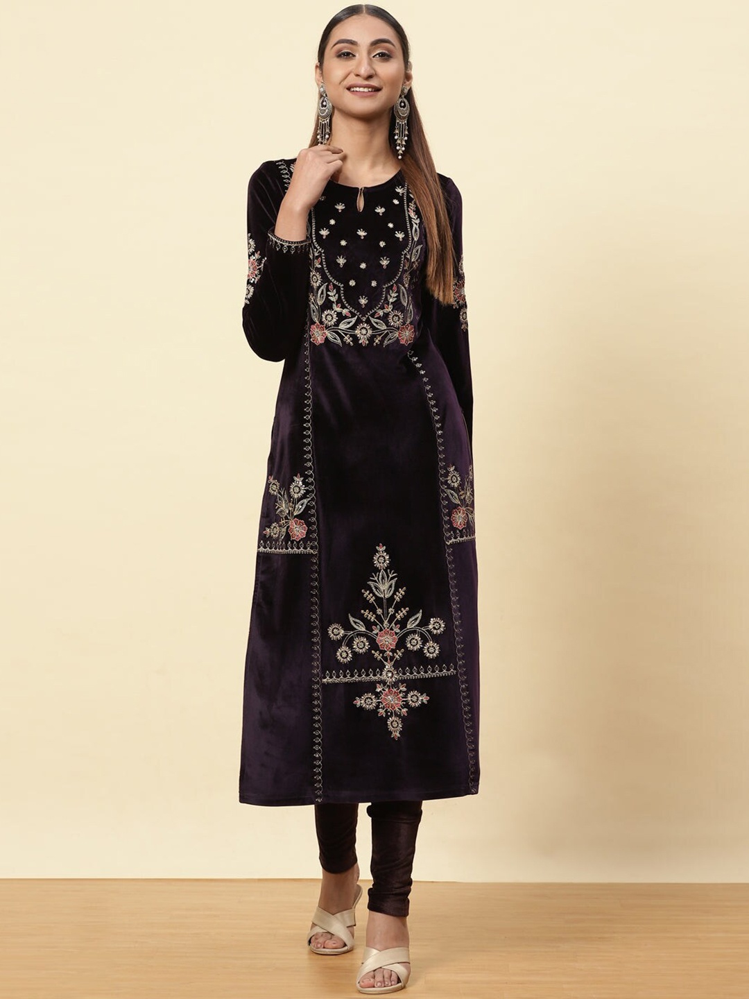 

Lakshita Women Brown Floral Embroidered Keyhole Neck Velvet Kurta