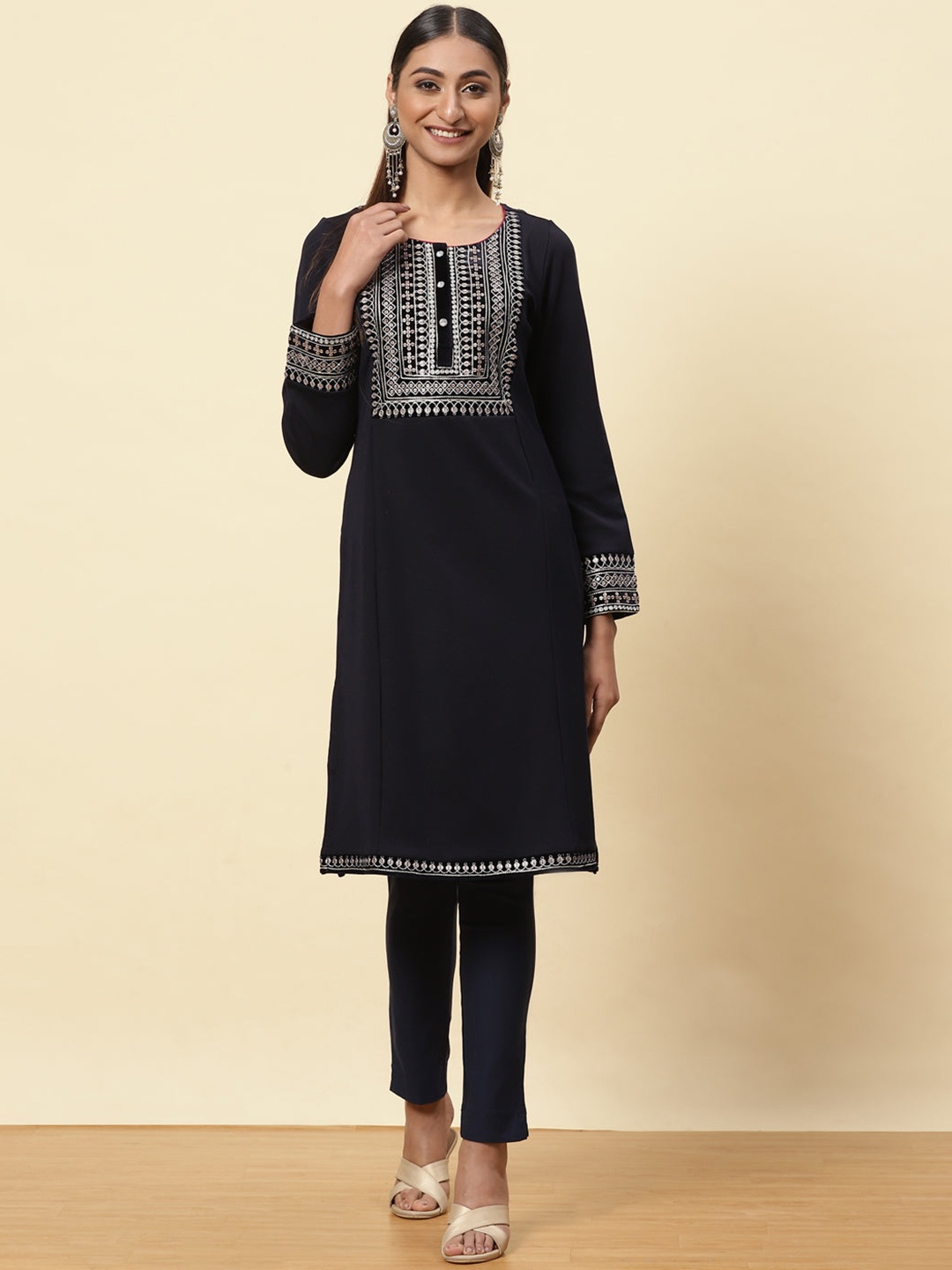 

Lakshita Women Blue Geometric Yoke Design Flared Sleeves Thread Work Kurta