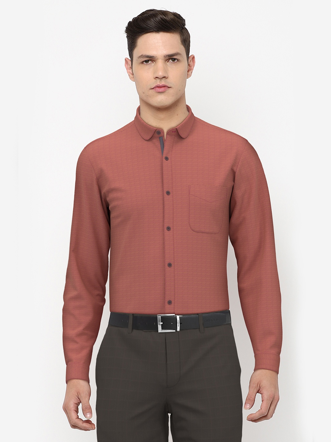 

Peter England Men Pink Slim Fit Checked Casual Shirt