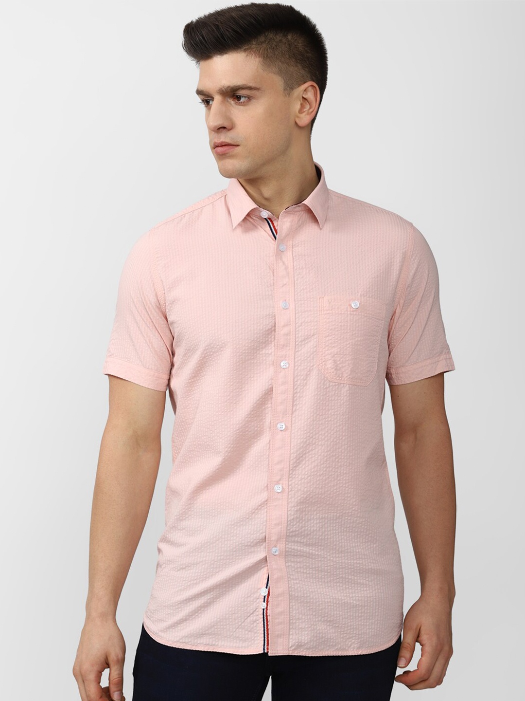 

Van Heusen Sport Men Peach-Coloured Slim Fit Casual Shirt