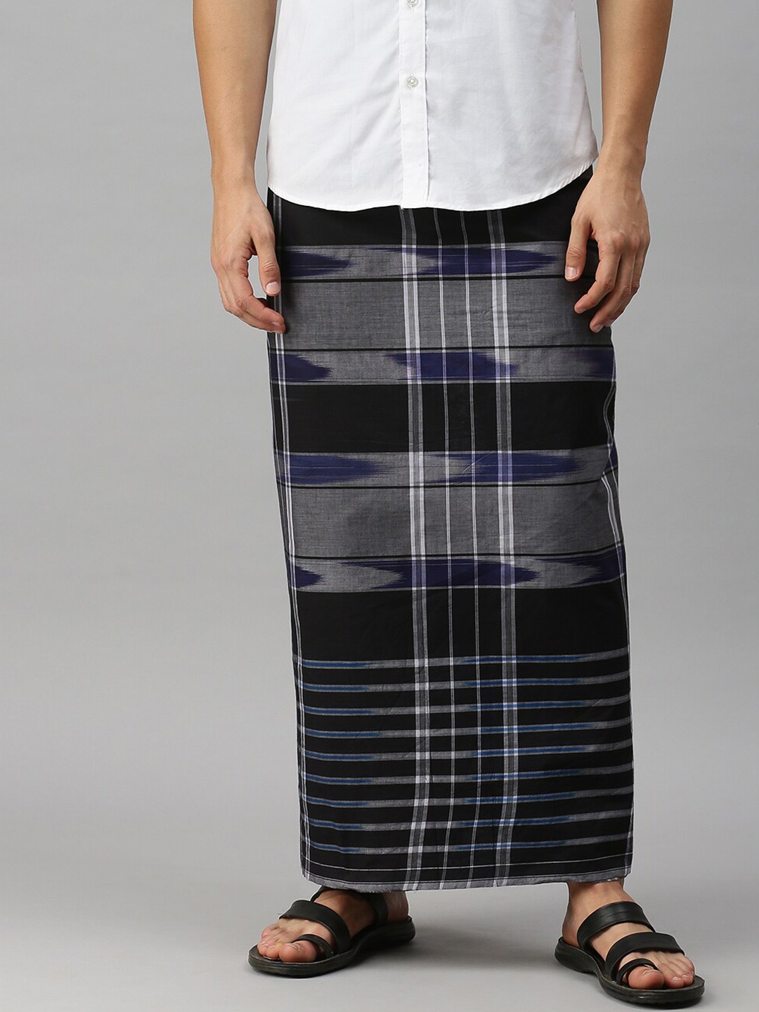

Ulama Men Black Checked Pure Cotton Dhotis