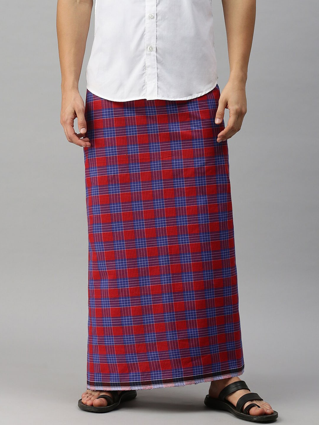 

Ulama Men Red Checked Pure Cotton Dhotis
