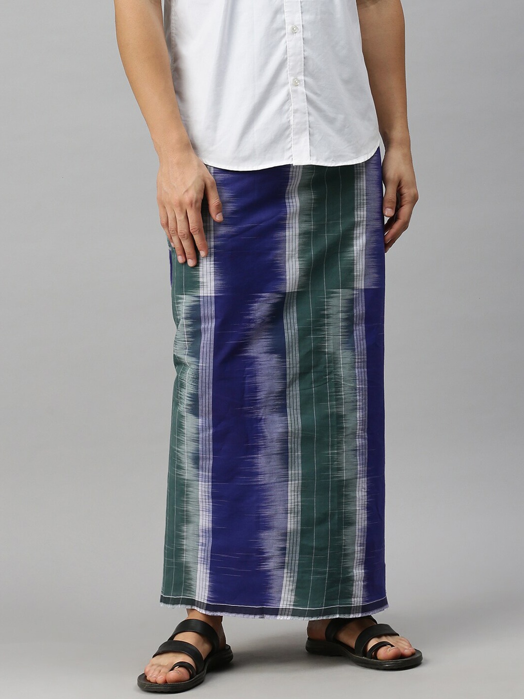 

Ulama Men Blue & Green Printed Pure Cotton Dhoti