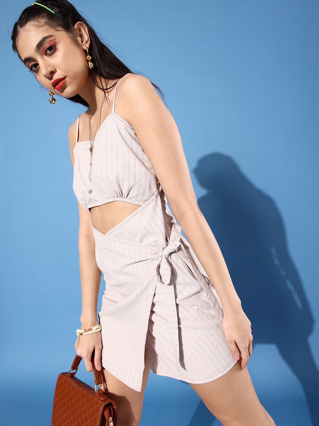 

HERSHEINBOX Women Off-White Solid Twist & Knot Dress