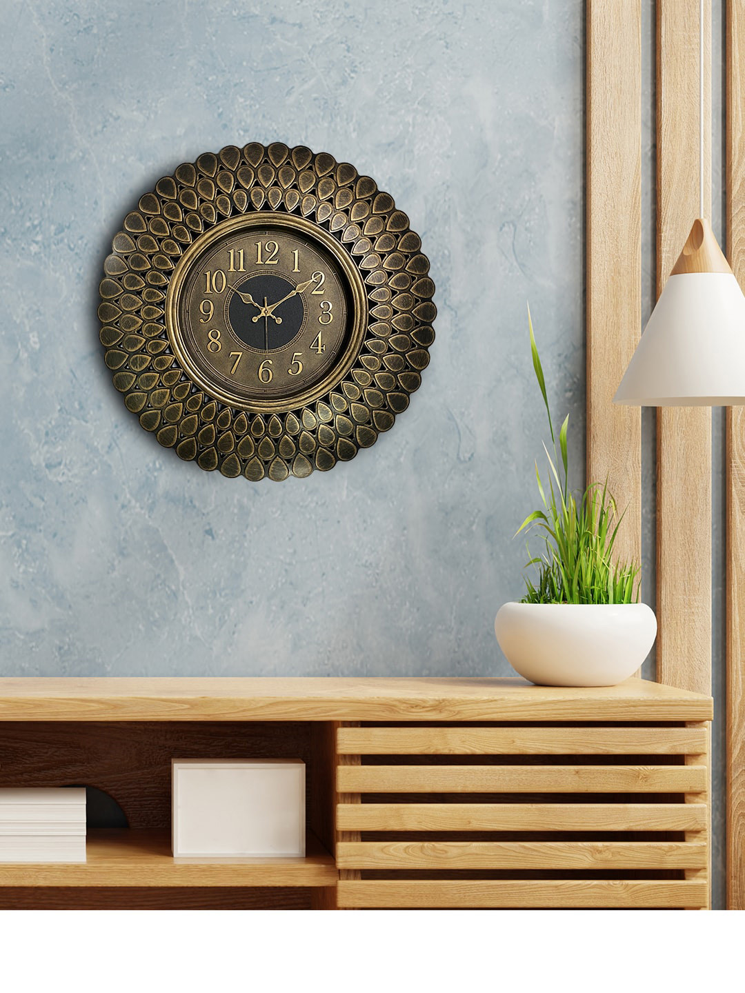 

HomeTown Unisex Gold Clocks